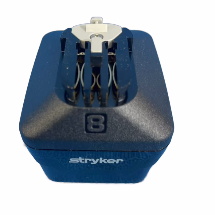 8215-000-000 (USED) — STRYKER 8215-000-000 - STRYKER SYSTEM 8 LARGE BATTERY (USED).